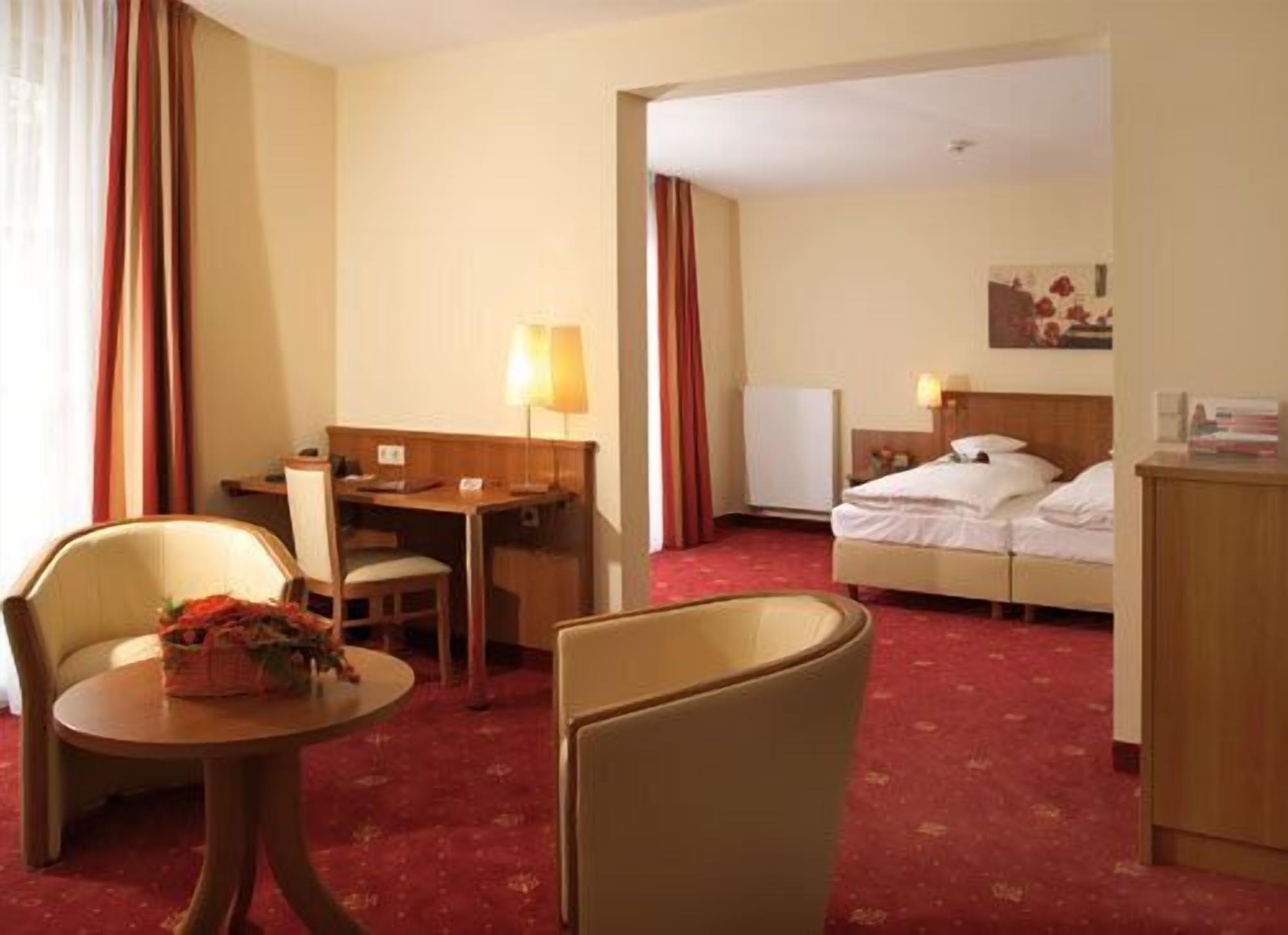 Waldhotel Nachtigall Paderborn Eksteriør bilde